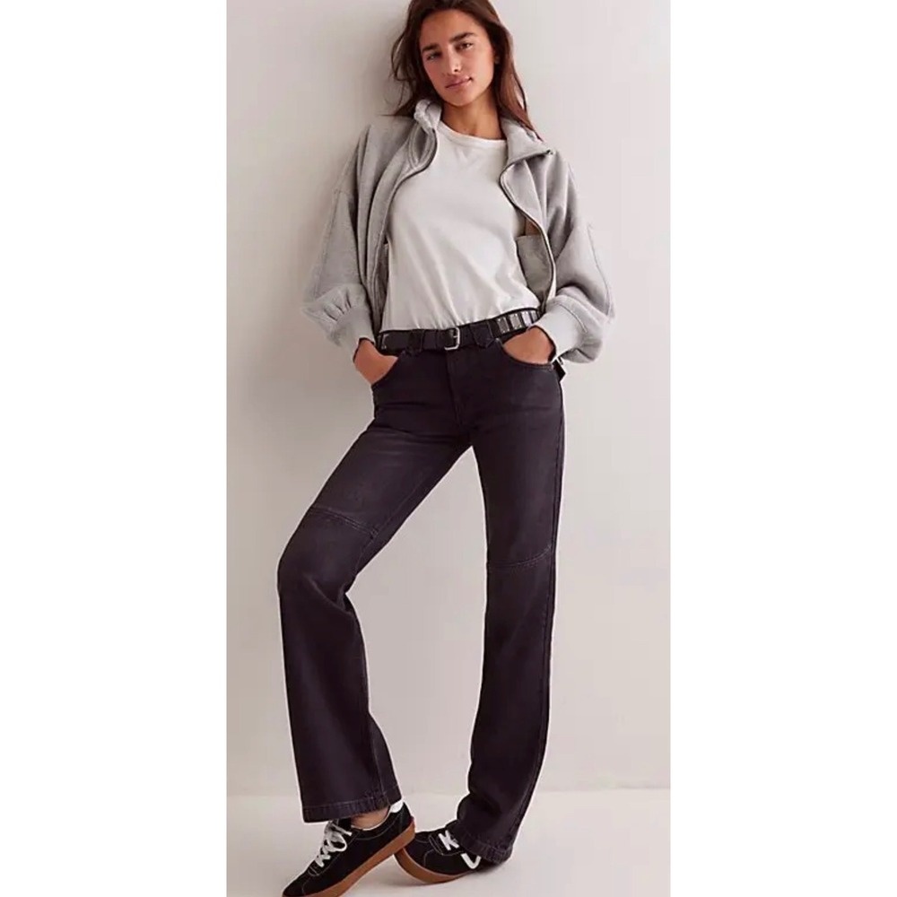 We The Free Flora Low-Rise Bootcut Jean
25w/32" boho Y2K low rise black wash NWT